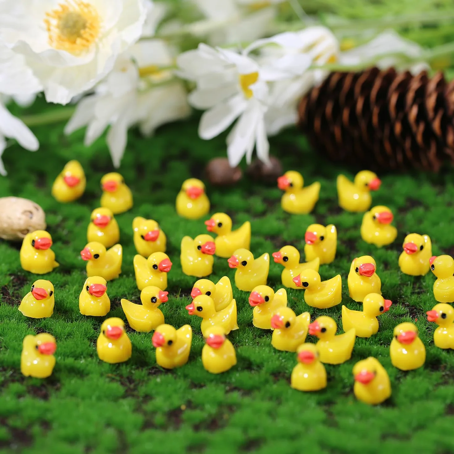 50 Szt. Mini Kaczka z Zywicy, Miniaturowe Kaczki Male Kaczki do Ukrycia Male Mini Figurki z Zwierzeta z Zywicy do Majsterkowania Impreza Ozdoby Mikrokrajobrazu